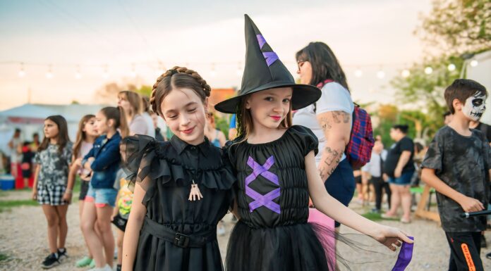 Vampiros, calaveras, brujas y otros personajes terroríficos coparon el Espacio Campana Joven por Halloween