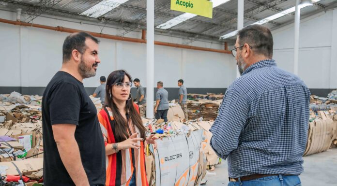 Primer entrega de 13.500 kilos de cartón y papel reciclado