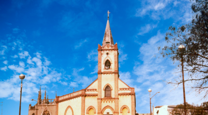 La Historia de la Iglesia Santa Florentina en Campana: Un Pilar Espiritual de la Ciudad