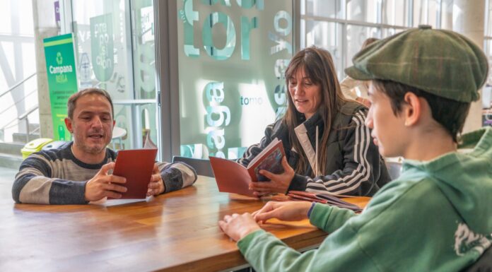 El Intendente recibió a un joven escritor campanense que publicó su primer libro