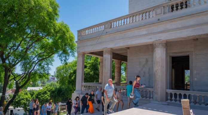 Más vecinos participaron de una visita guiada por la histórica obra de reconstrucción de la Casa de los Costa