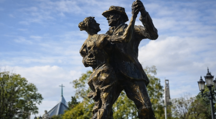 Lugares de Campana: El Monumento al tango