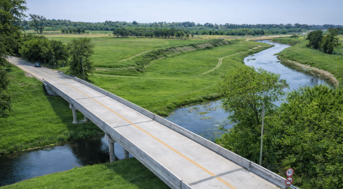 “Vamos a seguir trabajando para que los recursos lleguen a los bonaerenses con más puentes, centros de salud y patrulleros”