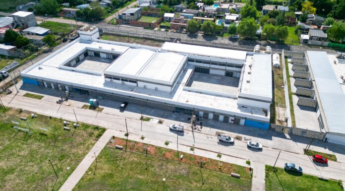 Kicillof inauguró el edificio educativo N°300