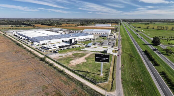 Mercedes-Benz inauguró en Zárate su nuevo centro industrial tras una inversión de USD 110 millones