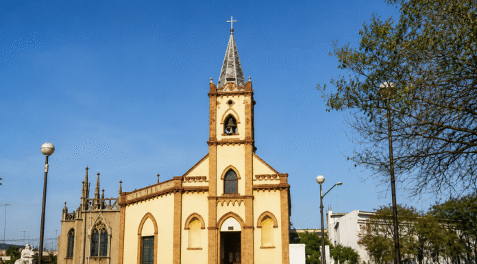 Lugares de Campana: La antigua Iglesia Católica