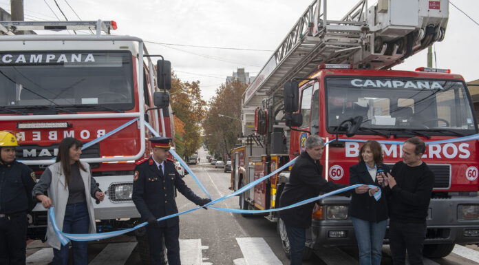 En el Día del Bombero Voluntario se presentaron los dos nuevos móviles